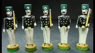 historische Erzgebirgsfiguren - Bergleute, 4 cm  (B03)  -  Karl M&uuml;ller (1910 &ndash; 1950)  -  Seiffen