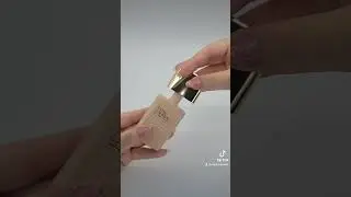 Est&eacute;e Lauder Double Wear Sheer Long-Wear Makeup