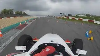 Formel fahren bei Regen
