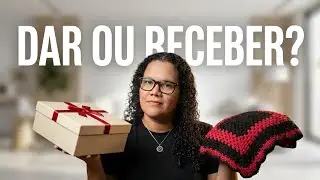 COLLAB: EU PREFIRO DAR OU RECEBER PRESENTES?🎁🤔 #collab #collaboration #perguntaserespostas 