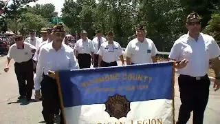 Mayor Eric Adams marches in Travis, Staten Island parade, takes swipe at Zohran Mamdani