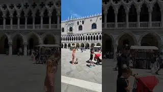 A visit to the Dogrs Palace in Venice and standing next to the Bridge of Sighs 😕 😥