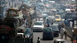 DRIVING ON THE MOST DANGEROUS ROADS IN KARACHI PAKISTAN 🇵🇰