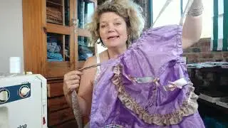 Easy way to make a child's apron.
