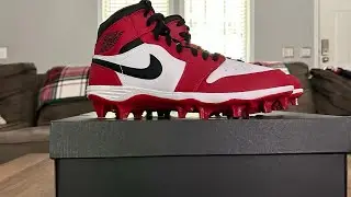 Nike Air Jordan 1 Chicago cleats unboxing ￼