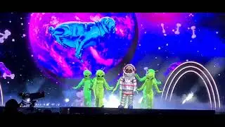 SPACE DOG @MaskedSingerFOX AKA SIMON GREGSON LIVE IN LIVERPOOL 2022