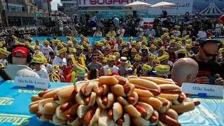Hot Dog-Wettessen: Wer schafft am meisten in 10 Minuten?