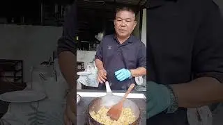 Stir-fried sticky rice with fried pork