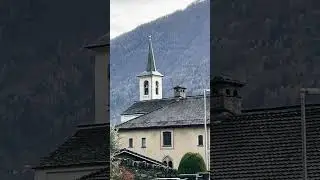 La collegiata di San Vittore (CH-GR) annuncia l&rsquo;Angelus delle 12.00