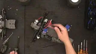 Traxxas Rustler 2wd Teardown Series Part 7 How to mate the front and rear end to chassis