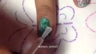 How to apply nail stickers