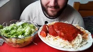 ASMR Спагети с кренвирш в доматен сос + салата айсберг