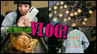 VLOG: November 27th-29th | Christmas Tree Makeover, New Phone, & Attempting to Cook a Turkey!