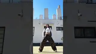 Unbelievable Girls Dancing to 