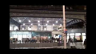 Victoria station l London night walk l England  UK