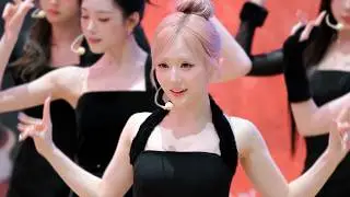 251202 트리플에스 msnz 서연 - Christmas Alone 직캠 / tripleS 미소녀즈 미니 버스킹 코엑스 메가박스 / #tripleS #SeoYeon #fancam