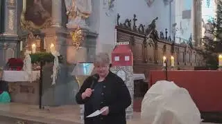 Krippenspiel der Kinder an Heilig Abend in der Stadtpfarrkirche St. Jakob in Cham, Bayern
