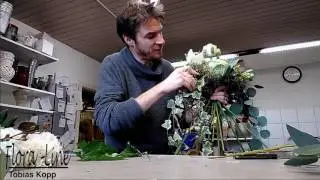 Blumendeko selber machen: Bogenförmiger Blumenstrauss wie ein Profi binden