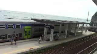 Corniglia HD-Trenitalia E464 no.464 638+Vivalto twin deck stock arrive at Corniglia