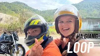 Kører motorcykel oppe i de vietnamesiske bjerge