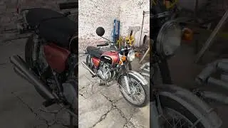 Honda CB 500 Four guardada h&aacute; muitos anos