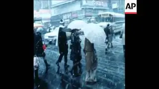 SYND 5-3-71 SCENES OF HEAVY SNOWFALL IN NEW YORK