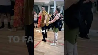 Дистанция во время парных танцев!
