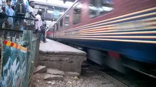 India's First Class Royal Maharaja Express Speeding Through Crowded Kurla Station Central Railways!!