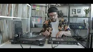 Full video 20 min trying to make a beat from records on the Akai Mpc Live 2