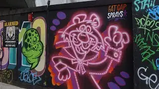 Famous big cat cartoon street art alert!