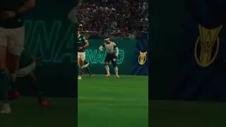 Memphis Depay strength 💪