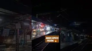 19037 Awadh Express with aggressive passing at Mira Road