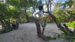 Iranian tourist asks me to do a model shoot in Flemenco beach