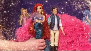 Barbie walks in her first fashion show hosted by Ariel with special appearance Glinda from Wicked.
