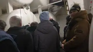 M&iacute;stnosti s tanky pln&yacute;mi piva . Na můj dotaz ..jak je tam dostali ...byla odpověď že probourali  .