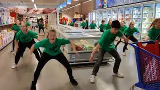 Moving Baasrode: de crew in de supermarkt