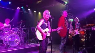 2024.12.06 Absolutely 80s with Brian Mannix perform &lsquo;Won&rsquo;t be home for Christmas&rsquo;