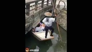 Driver abandon Gondola boat and Jump on a Bridge