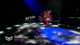 Queen Of Hearts Performs 