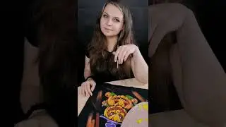 я рисую, рисую на одежде, кастомайзер, а что создаете вы?