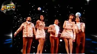 THE 5th DIMENSION -  AQUARIUS  LET THE SUNSHINE IN - Lyrics - HD HQ