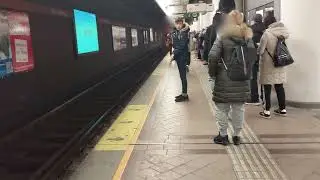 WIENER LINIEN Line U6 arrives into Bahnhof Meidling