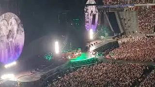 COLDPLAY - The Scientist (improvised live) Singapore Tour