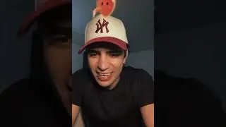 Aaron Mercury respondiendo preguntas