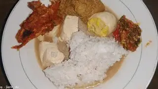 Nangka muda dimasak sayur gudeg basah khas Jogja..kuahnya gurih banget..bikin kangen mudik Jogja..