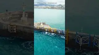 🌊 This Device Turns Ocean Waves into Unlimited Electricity!