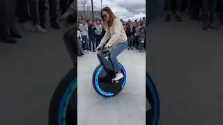 🔴 Woman  Rides Tesla One Wheel Motorcycle! So Stable! ⚡😍