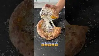 Pizza recheada com mozzarella e borda de cheddar. 😱#pizza #pizzalover #pizzatime #cheese #cheddar