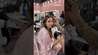 Гладкие волосы назад или пышные локоны? Ангелы Victoria&rsquo;s Secret Fashion Show делают свой выбор 💇&zwj;♀️