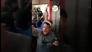 🇻🇪 &iexcl;Conmovedor! Entre l&aacute;grimas polic&iacute;as venezolanos se quitan los uniformes